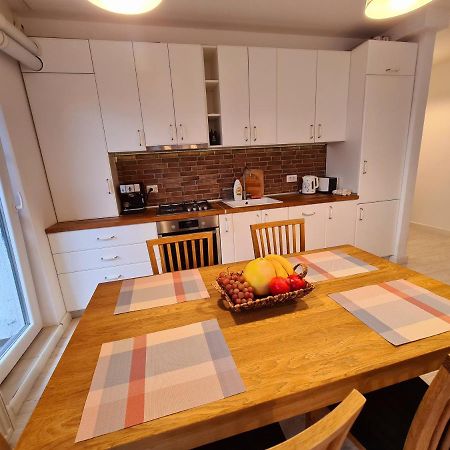 Central Apartament Urbana Арад Екстер'єр фото